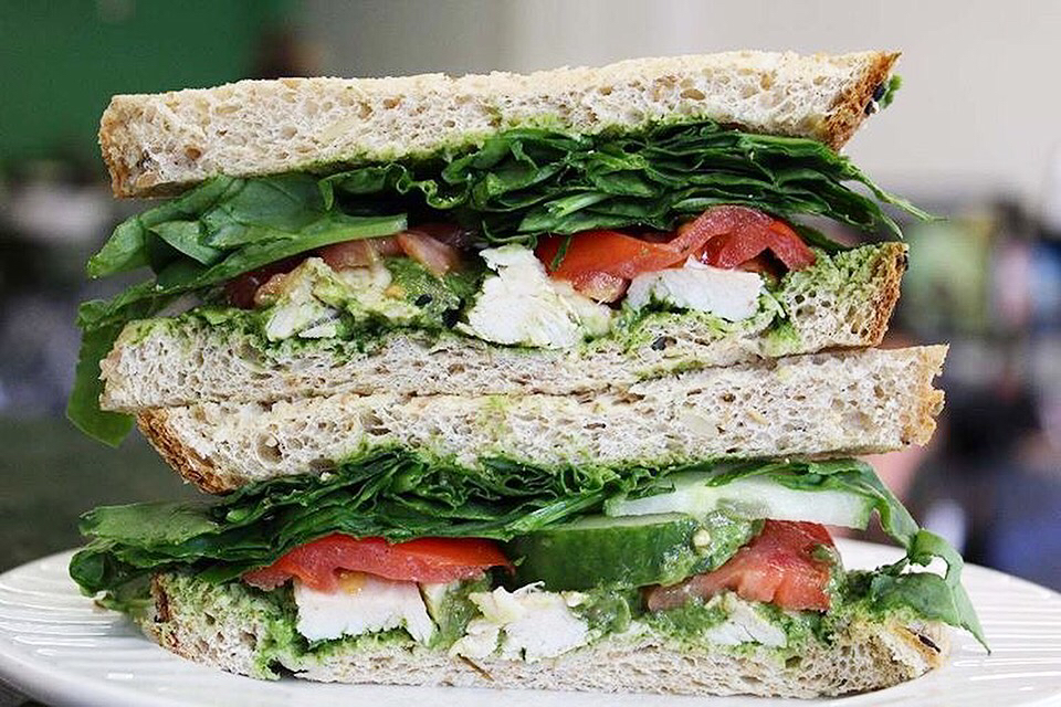 The Mighty Kiwi Juice Bar & Eatery | 201 Manitoba Ave, Selkirk, MB R1A 0Y4, Canada | Phone: (204) 481-4594