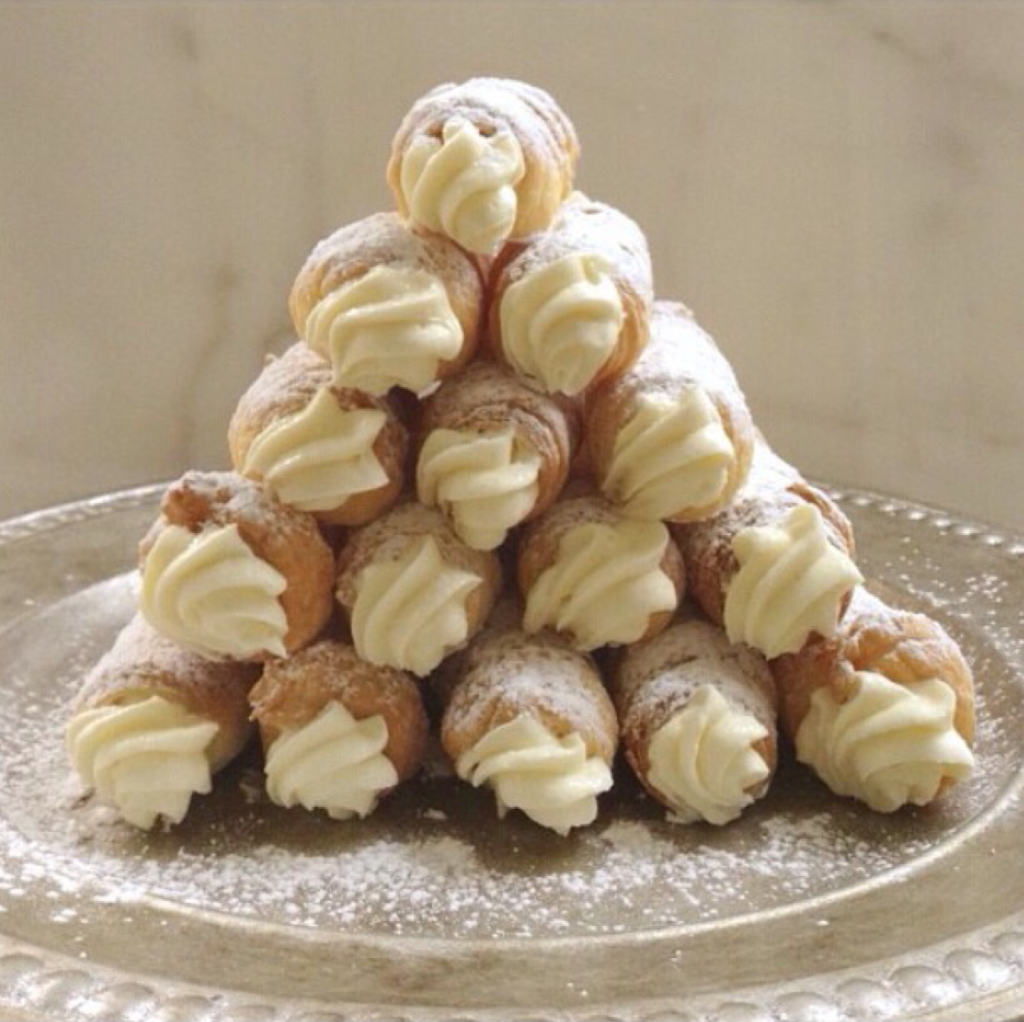 Cannoli Queens | 200 Marycroft Ave #23, Woodbridge, ON L4L 5X9, Canada | Phone: (905) 850-8880