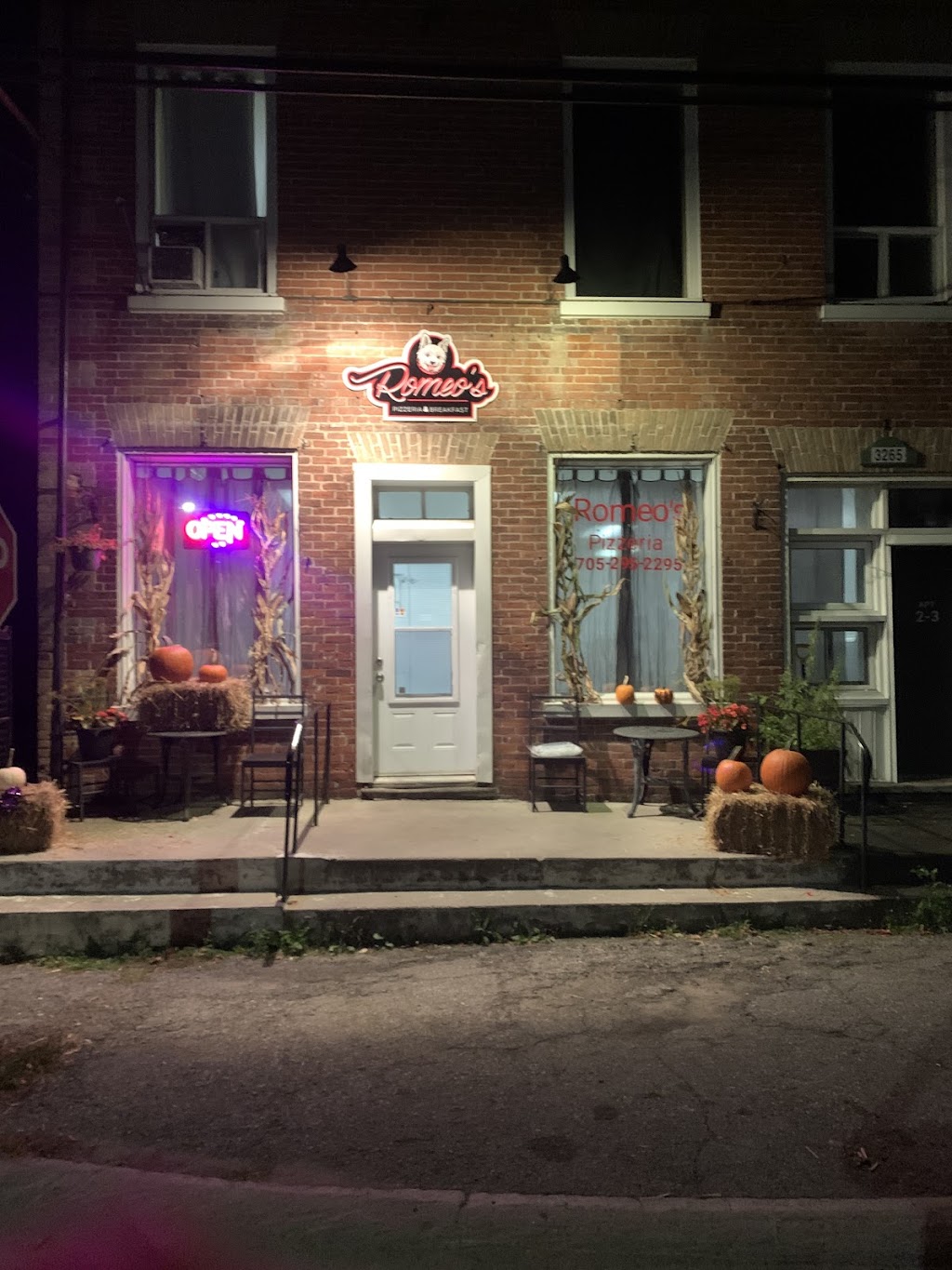 Romeos Pizzeria | 3265 County Rd 2, Keene, ON K0L 2G0, Canada | Phone: (705) 295-2295