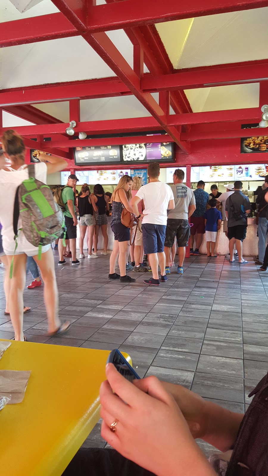 McDonalds | Conc. 0-208, Monde Des Petits, La Ronde, Montreal, QC H3C 1A9, Canada | Phone: (514) 393-9171