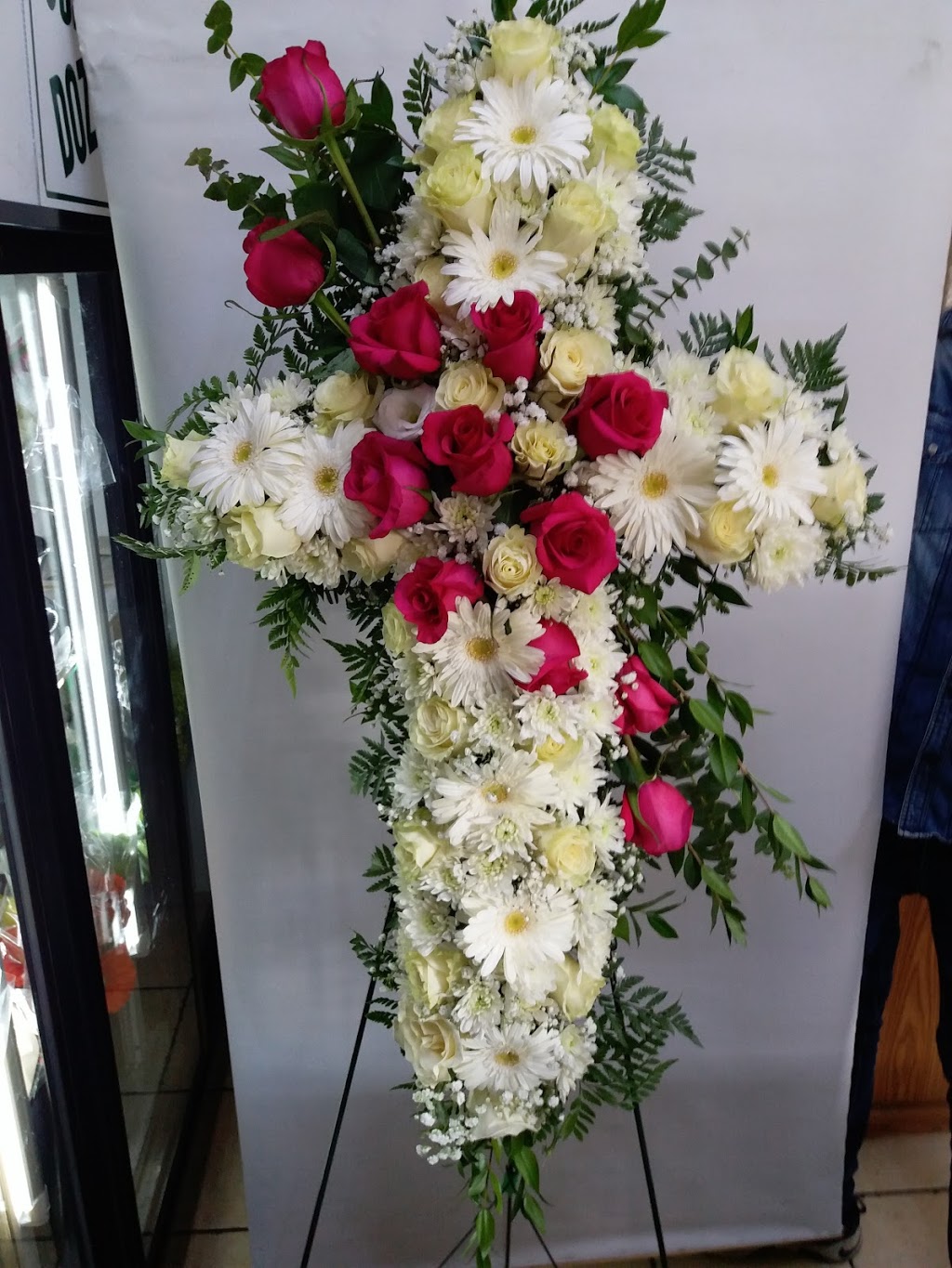 Bayview Fancy Flowers | 1213 Bayview Ave, Toronto, ON M4G 2Z8, Canada | Phone: (647) 347-2566