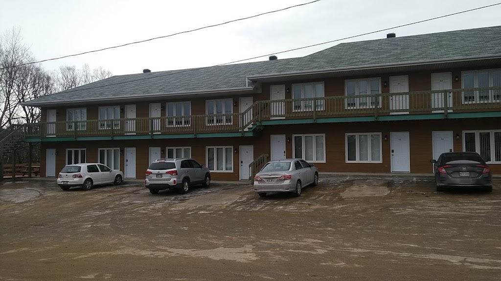 Le Riviera | 1520 Bd de Comporté, La Malbaie, QC G5A 1M8, Canada | Phone: (418) 665-9999