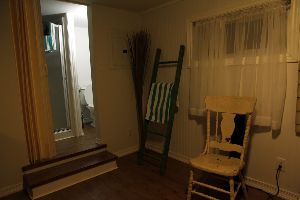 Lone Pine Inn | 581 Phillip St E, Gravenhurst, ON P1P 1M3, Canada | Phone: (705) 681-1188