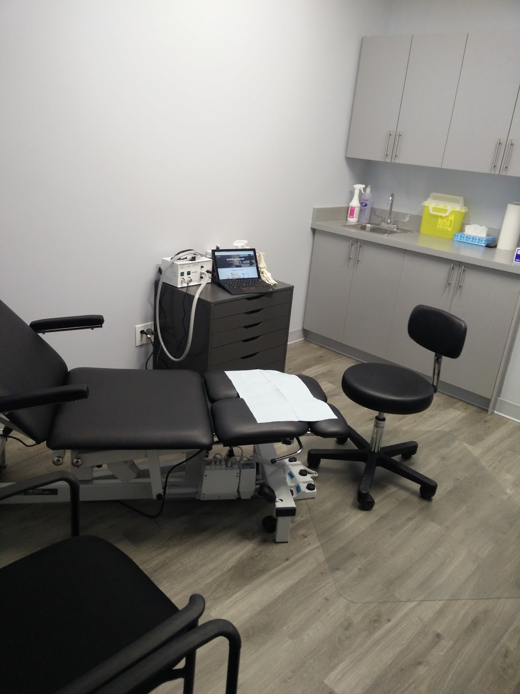 Halton Foot & Orthotic Clinic | 1235 Trafalgar Rd Suite# 400, Oakville, ON L6H 3P1, Canada | Phone: (289) 837-1611