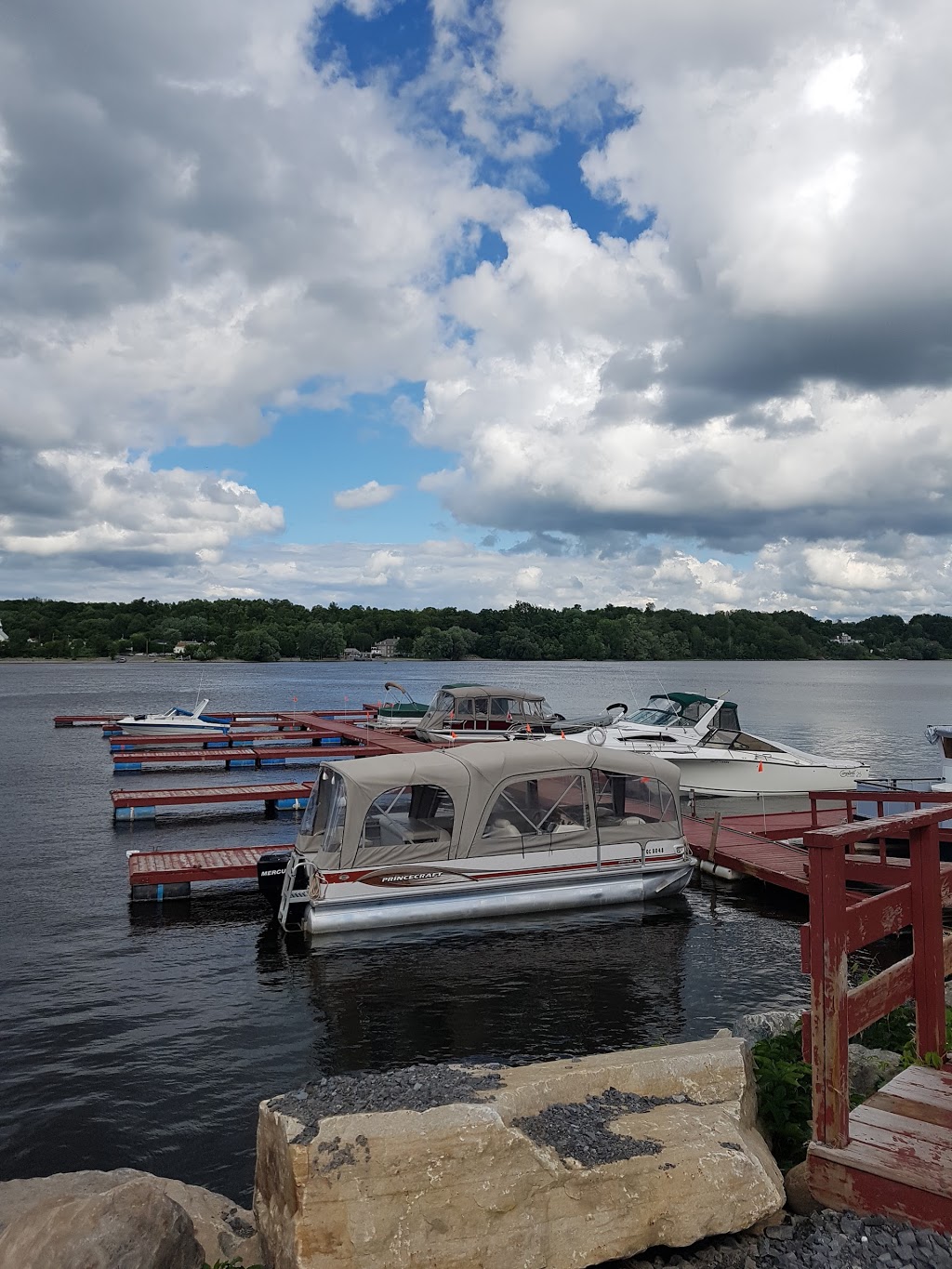 Marina Zool | 692 Chemin des Outaouais, Pointe-Fortune, QC J0P 1N0, Canada | Phone: (450) 451-4127