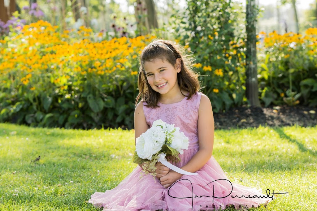 Jan Perreault Photography | 636 Bon Echo Dr, Oshawa, ON L1J 6A4, Canada | Phone: (905) 431-0750