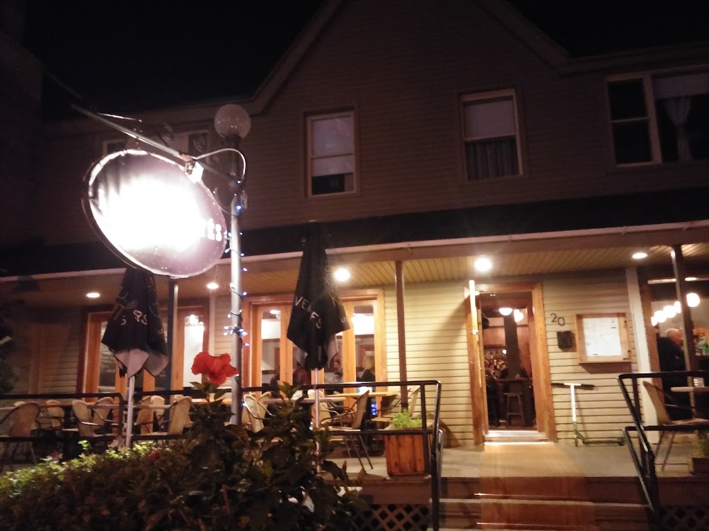 Les assoiffés - BISTRO | 20 Rue du Prince Arthur, Saint-Lambert, QC J4P 1X2, Canada | Phone: (450) 671-8901