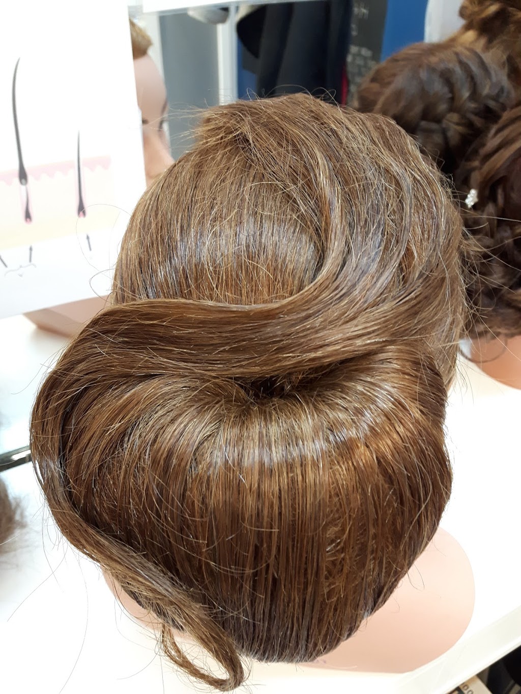 Patricia Vernay Hairdressing - Elle Et Lui | 16073 Boulevard Henri-Bourassa, Québec, QC G1G 4A2, Canada | Phone: (418) 628-0770