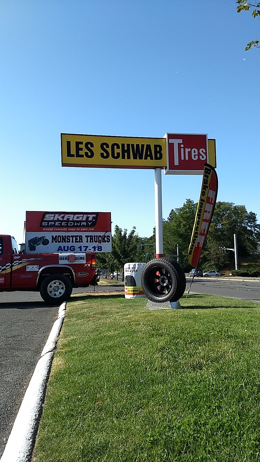 Les Schwab Tire Center | 4020 Meridian St, Bellingham, WA 98226, USA | Phone: (360) 671-4042