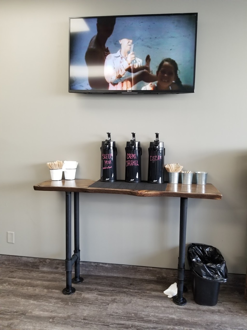 The Old Hound | 273 Main St S, Mount Forest, ON N0G 2L1, Canada | Phone: (519) 509-8565