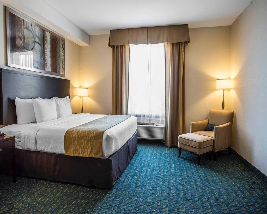 Comfort Hotel Bayers Lake | 88 Chain Lake Dr, Halifax, NS B3S 1A2, Canada | Phone: (902) 405-4555