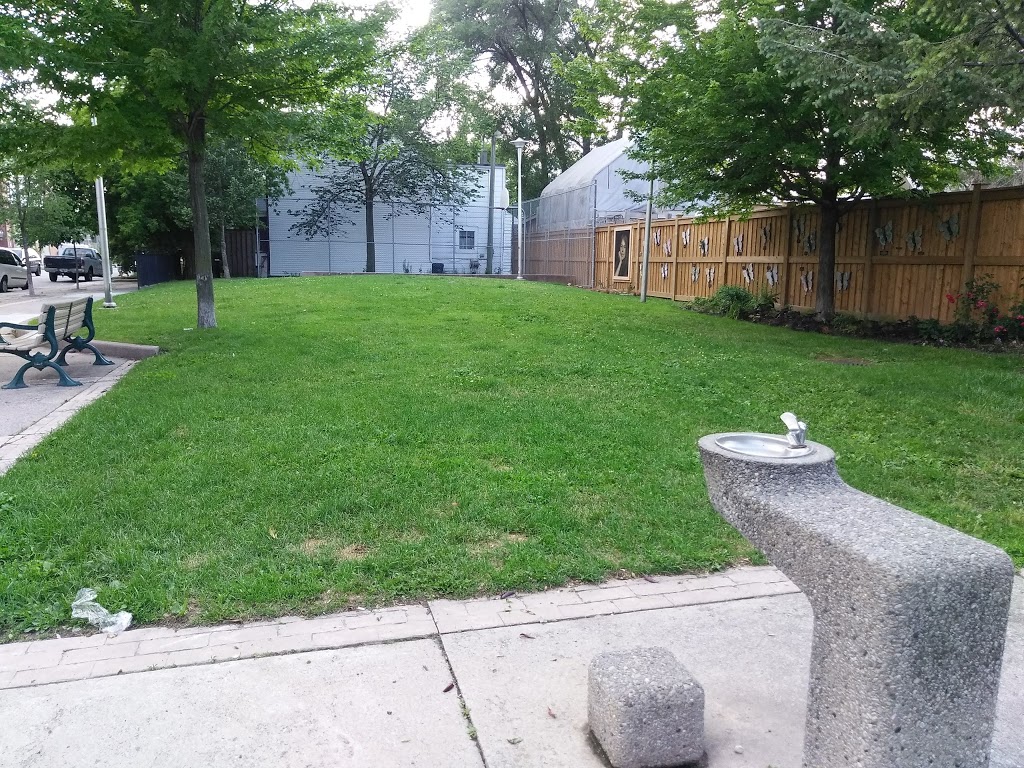 Perth Avenue Parkette | 160 Perth Ave, Toronto, ON M6P 3X5, Canada