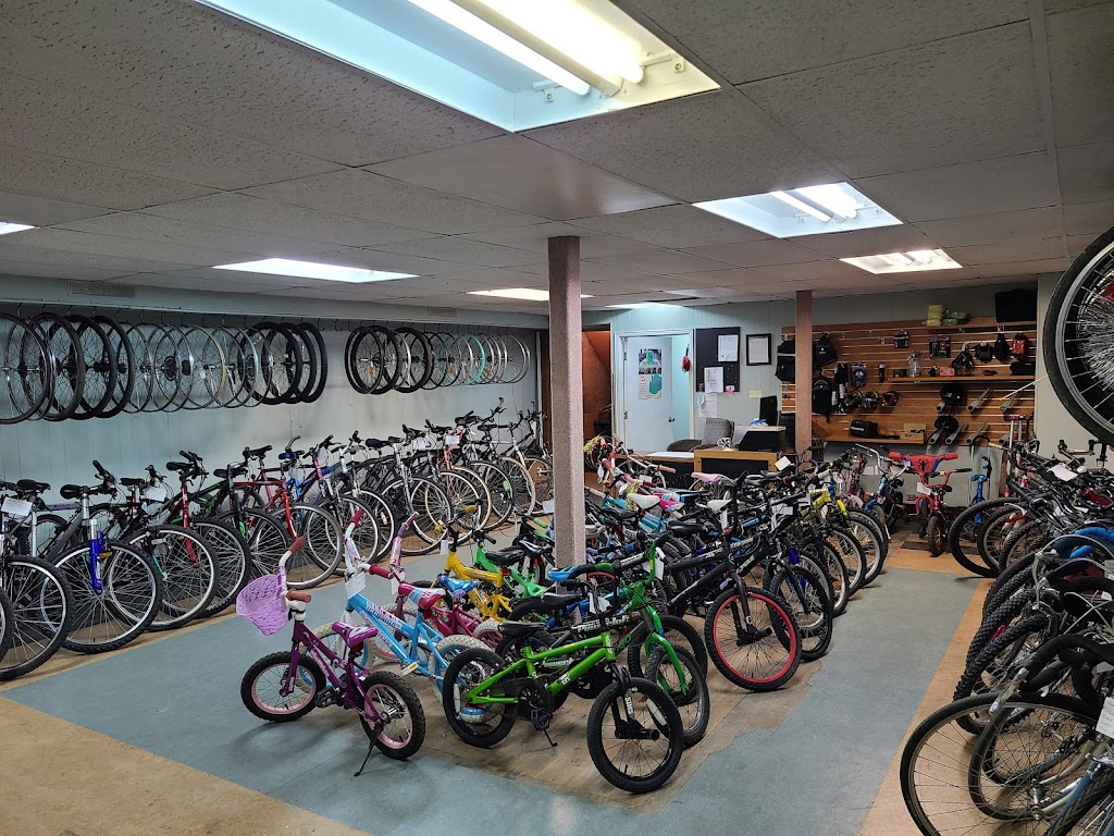 Atelier Vélo Re-Cycle | 7687 Rue Centrale, Montréal, QC H8P 1L7, Canada | Phone: (514) 777-9522