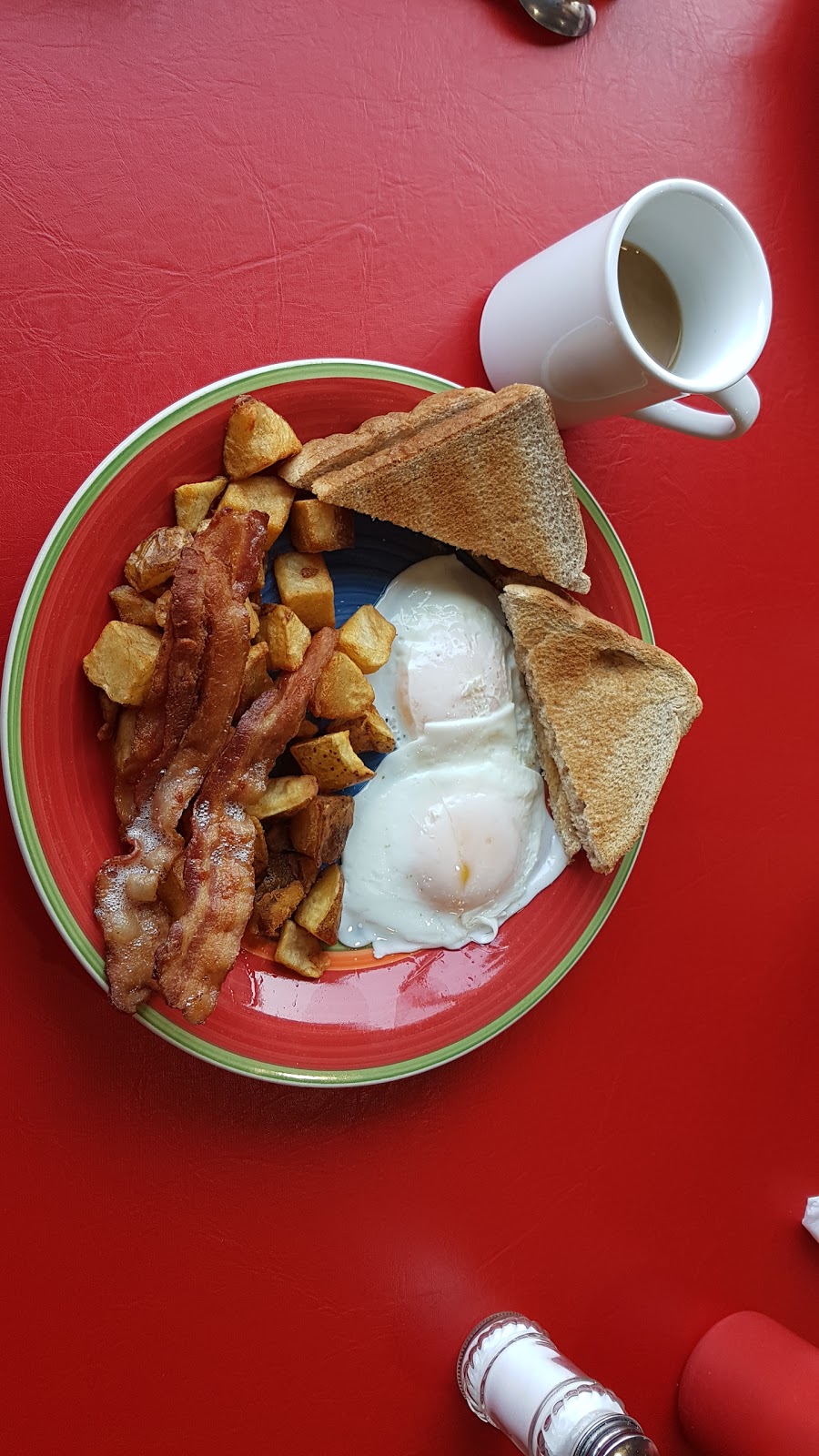 Good Eats Diner | 526 Queenston St, St. Catharines, ON L2R 7K6, Canada | Phone: (289) 362-1177