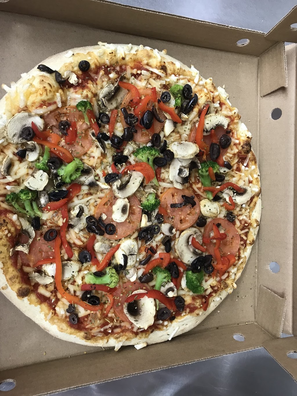 Pizza Pizza | 240 Boulevard Curé-Labelle, Sainte-Rose, QC H7L 3A2, Canada | Phone: (514) 737-1111
