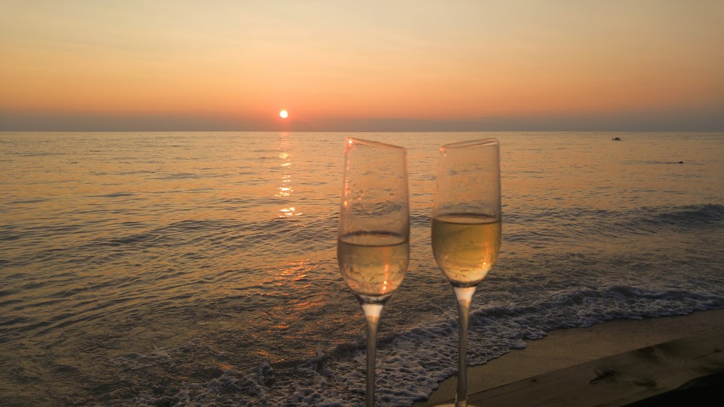 Brentwood on the Beach | 33937 Moore Ct, Zurich, ON N0M 2T0, Canada | Phone: (519) 236-7137