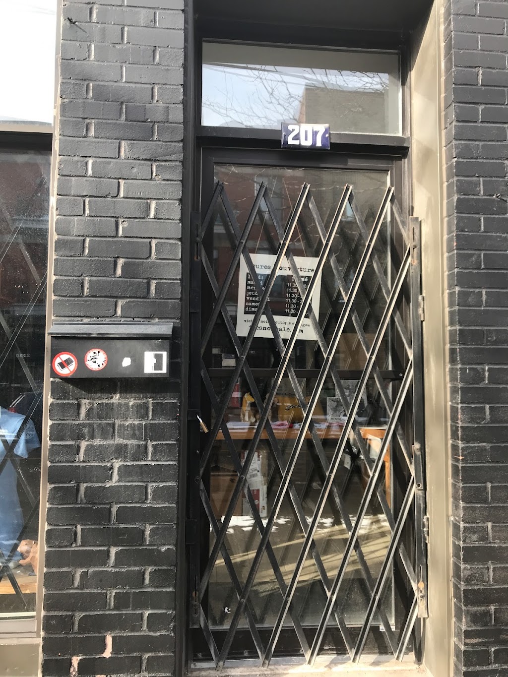 Tresnormale | 207 Av. Fairmount O, Montréal, QC H2T 2M8, Canada | Phone: (514) 583-4548