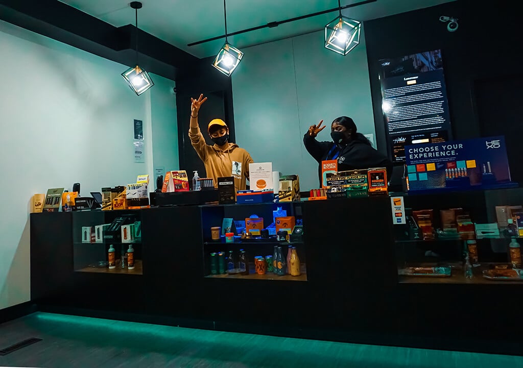 Hidden Leaf Cannabis Co | 701 Lawrence Ave W, North York, ON M6A 1B4, Canada | Phone: (416) 736-9014