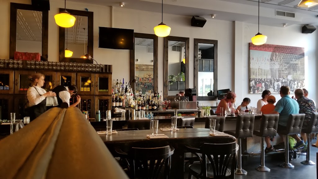Chez Victoire | 1453 Avenue du Mont-Royal E, Montréal, QC H2J 1Z1, Canada | Phone: (514) 521-6789