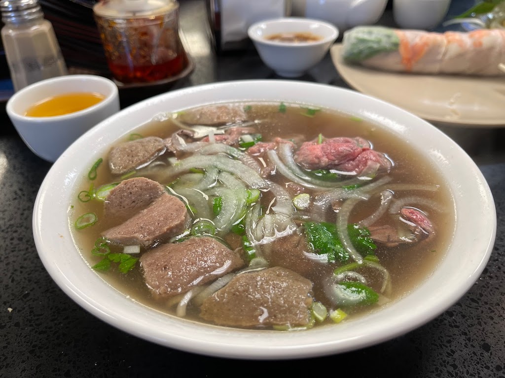 Pho Binh Minh | 5790 203 St, Langley, BC V3A 1W3, Canada | Phone: (604) 533-6938