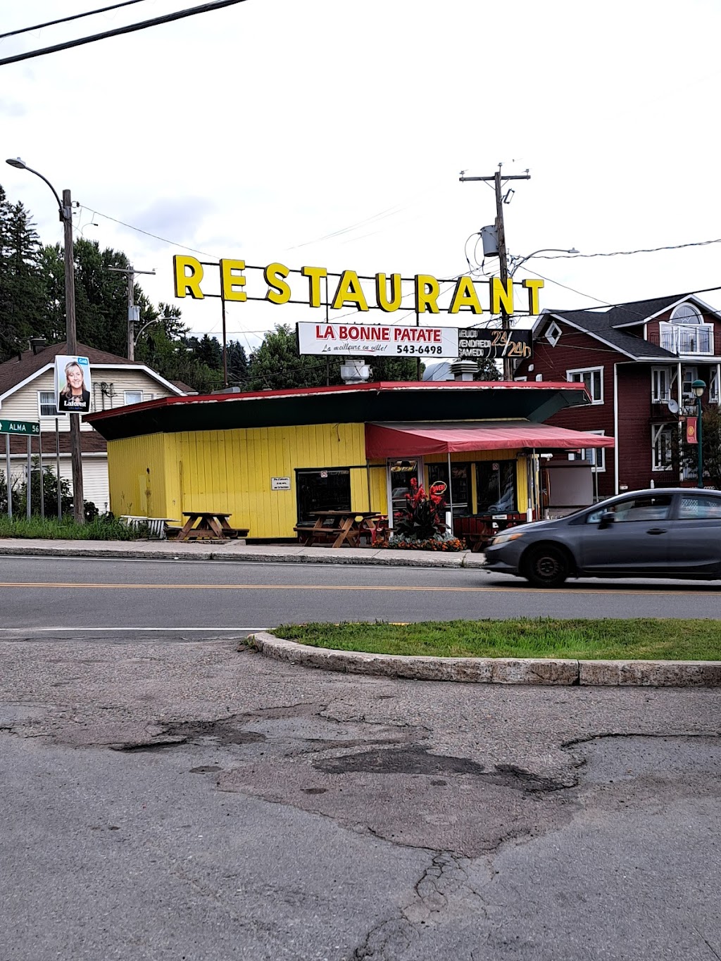 Restaurant La Bonne Patate | 262 Boul. Sainte-Geneviève, Chicoutimi, QC G7G 2C8, Canada | Phone: (418) 543-6498
