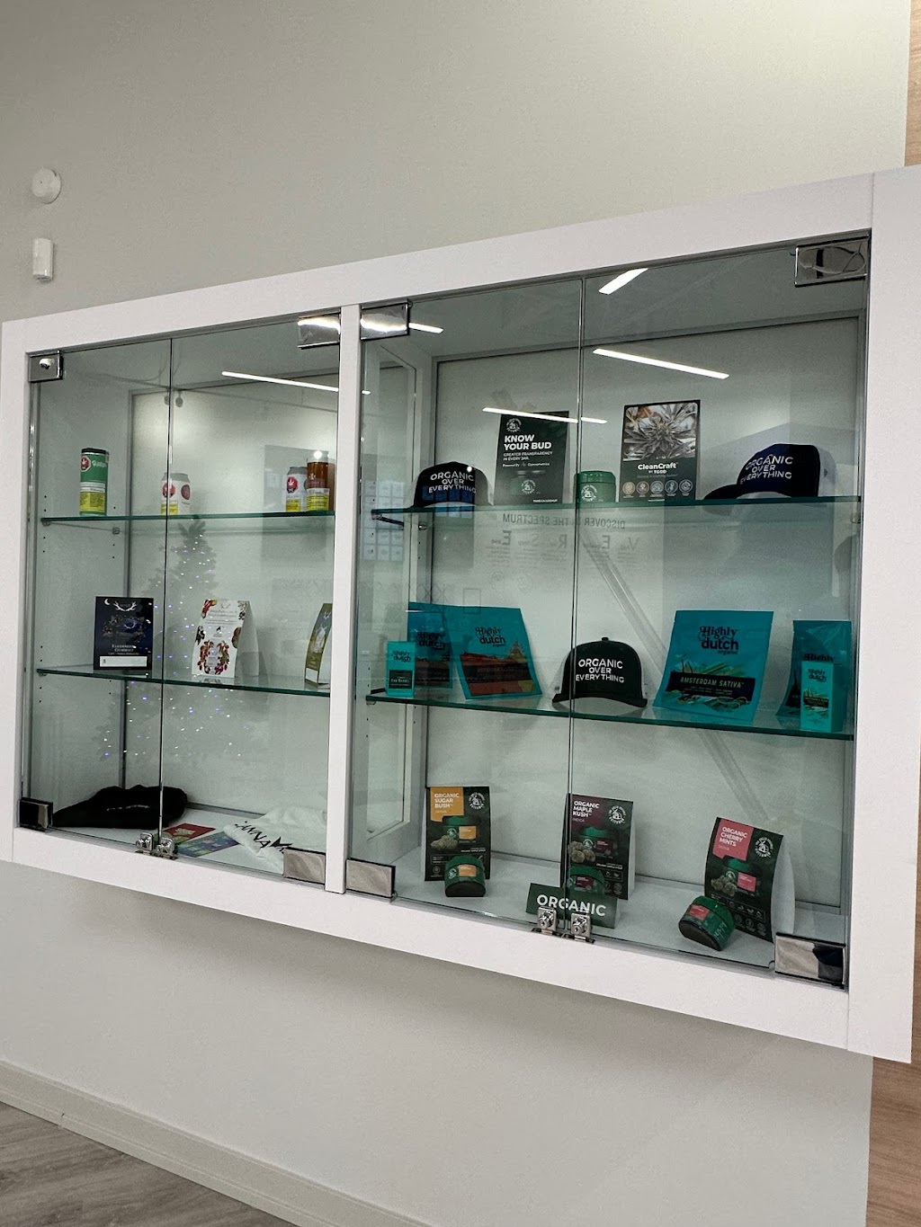 Cannaverse | 1183 Wilson St W, Ancaster, ON L9G 3K9, Canada | Phone: (289) 445-0166