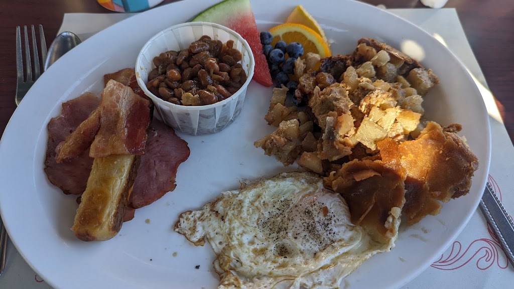Le Relais du Bleuet | 1801 Rue Principale, Chambord, QC G0W 1G0, Canada | Phone: (418) 480-8464