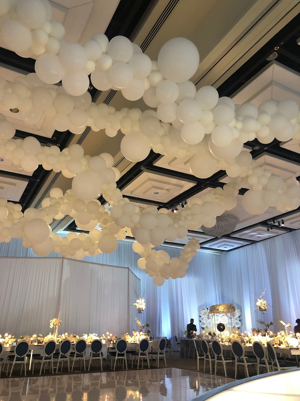 Haute Balloon | 1795 Rue de Salaberry, Montréal, QC H3M 1K5, Canada | Phone: (514) 664-0096