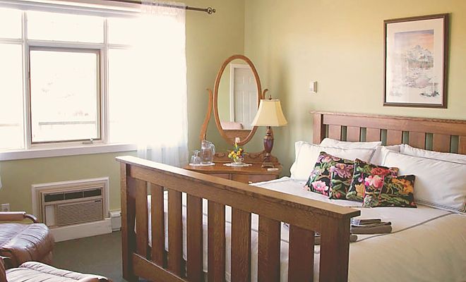 Rosebud Country Inn | 111 Severn Ave., Rosebud, AB T0J 2T0, Canada | Phone: (866) 677-2211