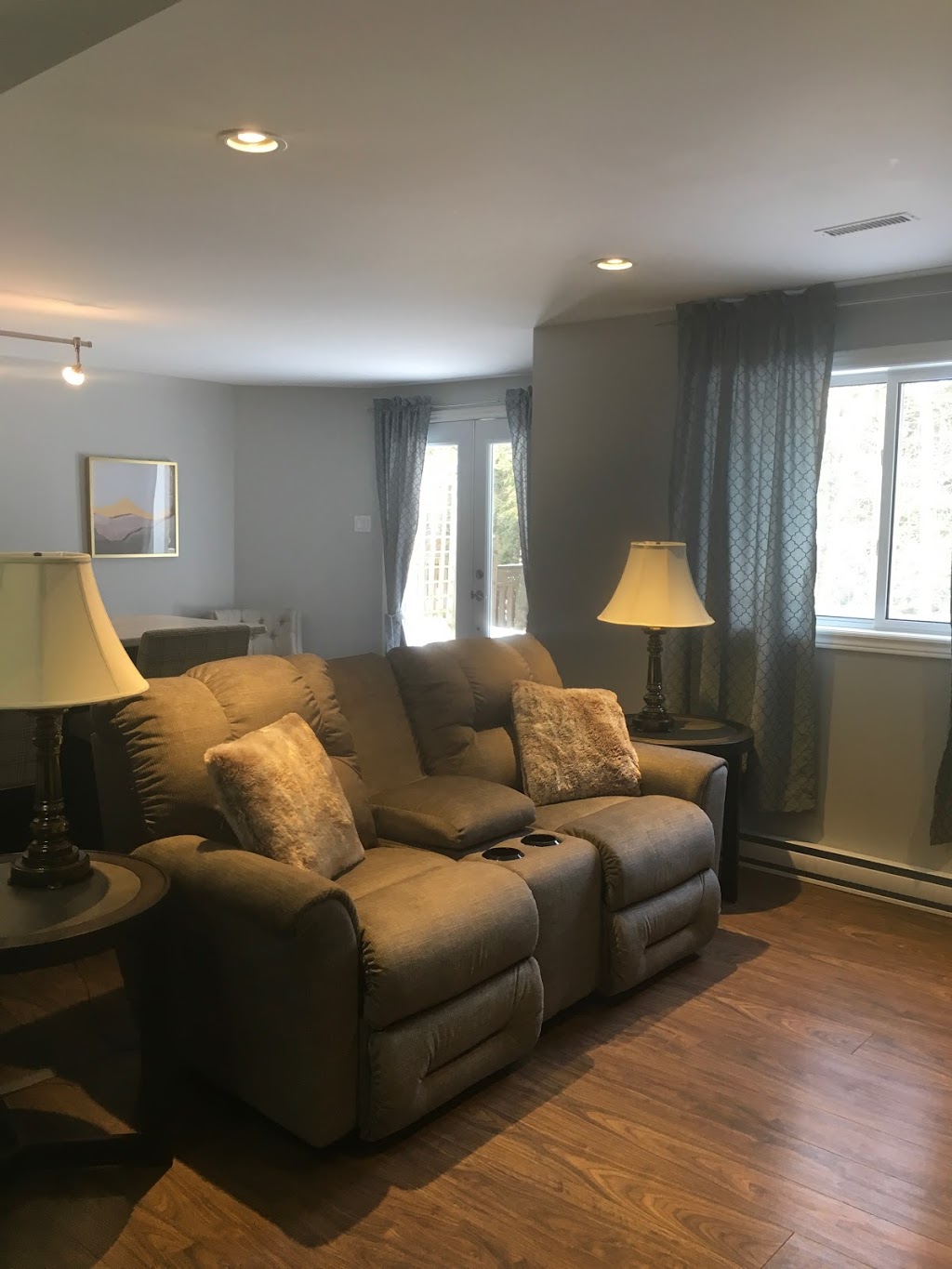 Rosehill Heights, Shared housing for senior women | 99 Emms Dr, Barrie, ON L4N 8N5, Canada | Phone: (833) 456-7673