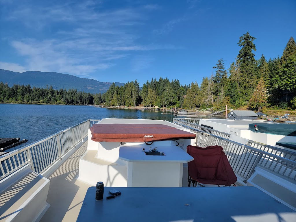 Fish and Duck Houseboats & Boat Rentals | 8571 Bothwell Rd, Port Alberni, BC V9Y 9B6, Canada | Phone: (226) 227-9384