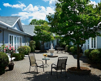 Queenswood Villa | 370 Kennedy Ln E, Orléans, ON K1E 3X5, Canada | Phone: (613) 830-2633