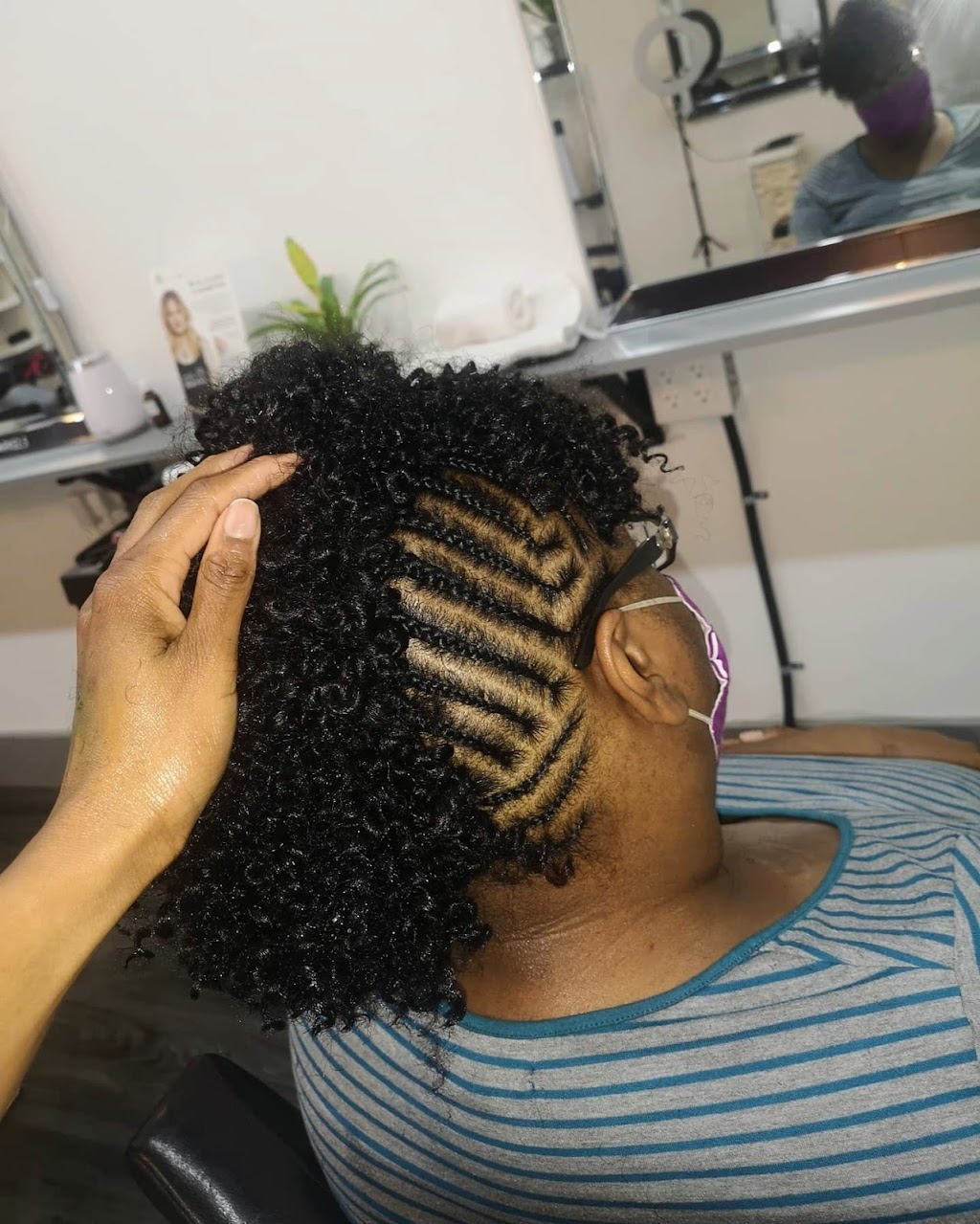 Sammys Braids | 1121 Dundas St E, Whitby, ON L1N 2K4, Canada | Phone: (705) 917-0042