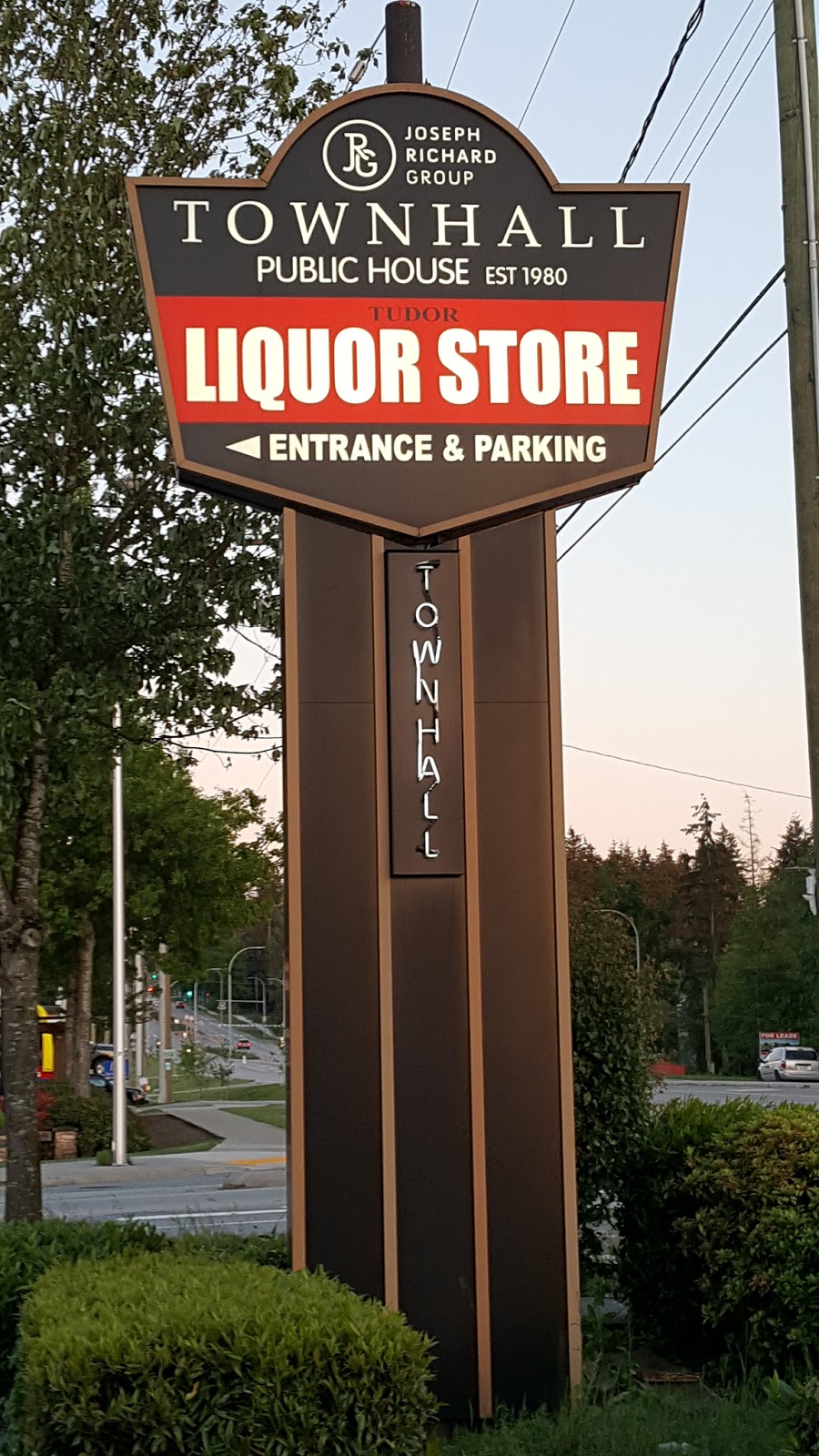 Tudor Liquor Store | 3140 King George Blvd, Surrey, BC V4P 1A2, Canada | Phone: (604) 560-5096