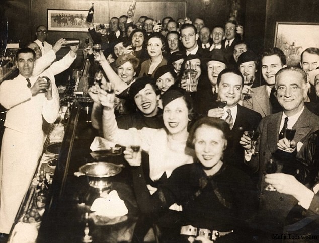 Didsbury Saloon | 2014 19 Ave, Didsbury, AB T0M 0W0, Canada | Phone: (403) 518-1222