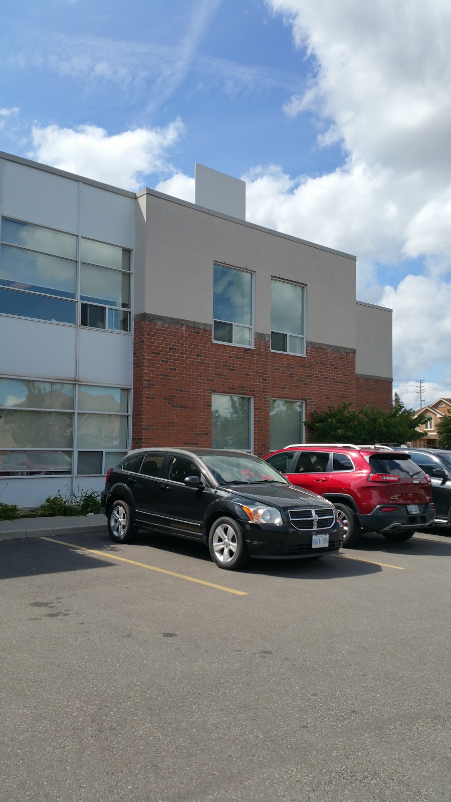 Burton Manor | 5 Sterritt Dr, Brampton, ON L6Y 5P3, Canada | Phone: (905) 455-1601