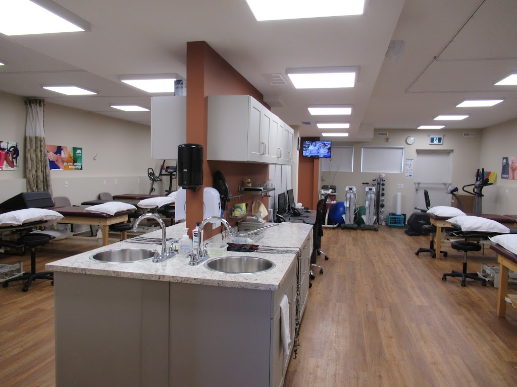 MONARCH PHYSIOTHERAPY CLINIC - GLAMORGAN SHOPPING CENTRE | 3919 Richmond Rd SW Unit 8, Calgary, AB T3E 4P2, Canada | Phone: (403) 685-8484