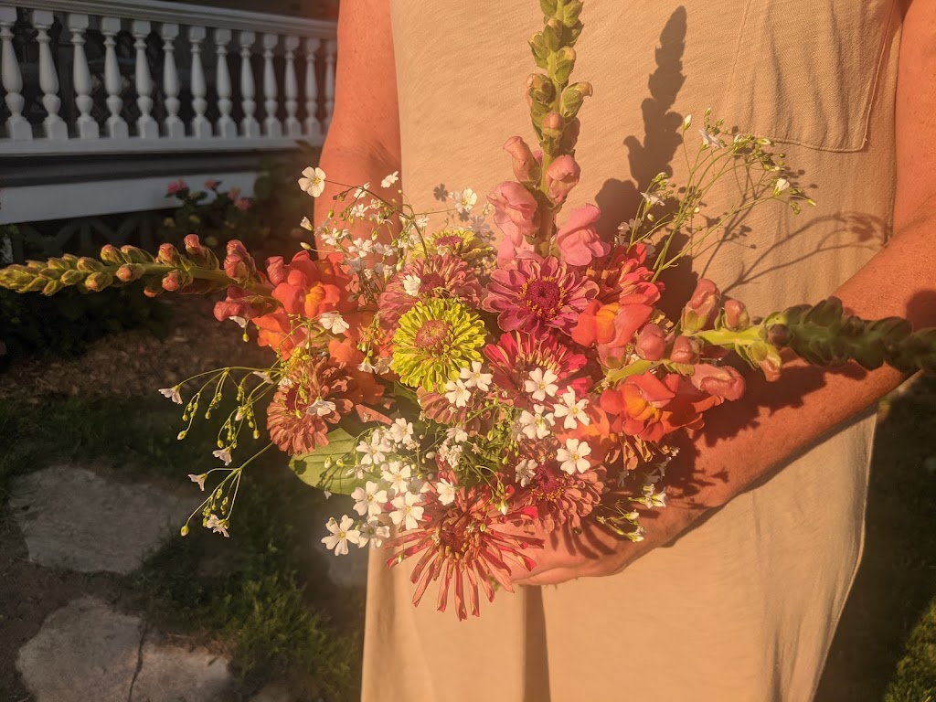 Echo Hall Flower Farm | 366 Main St W, Grimsby, ON L3M 1S7, Canada | Phone: (905) 730-4546