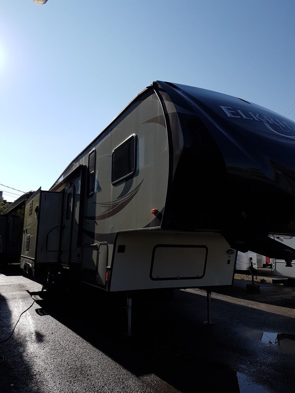 Caravane Les Promenades | 3142 Chemin dOka, Sainte-Marthe-sur-le-Lac, QC J0N 1P0, Canada | Phone: (450) 491-7474