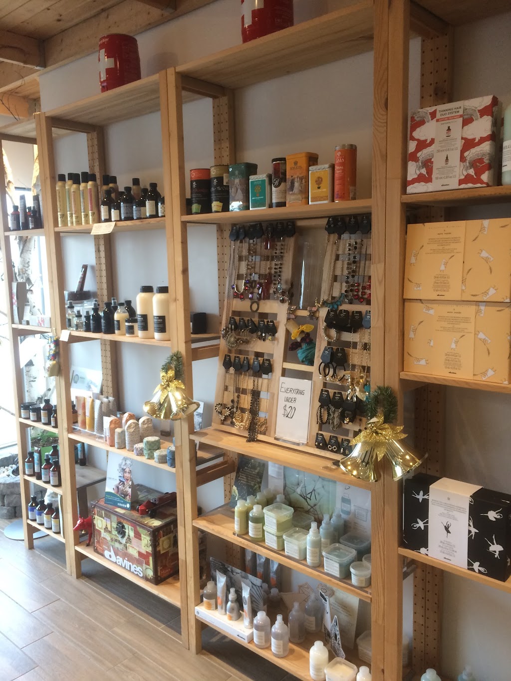 Salon Yetmir | 727 Gardiners Rd, Kingston, ON K7M 3Y5, Canada | Phone: (613) 542-2577