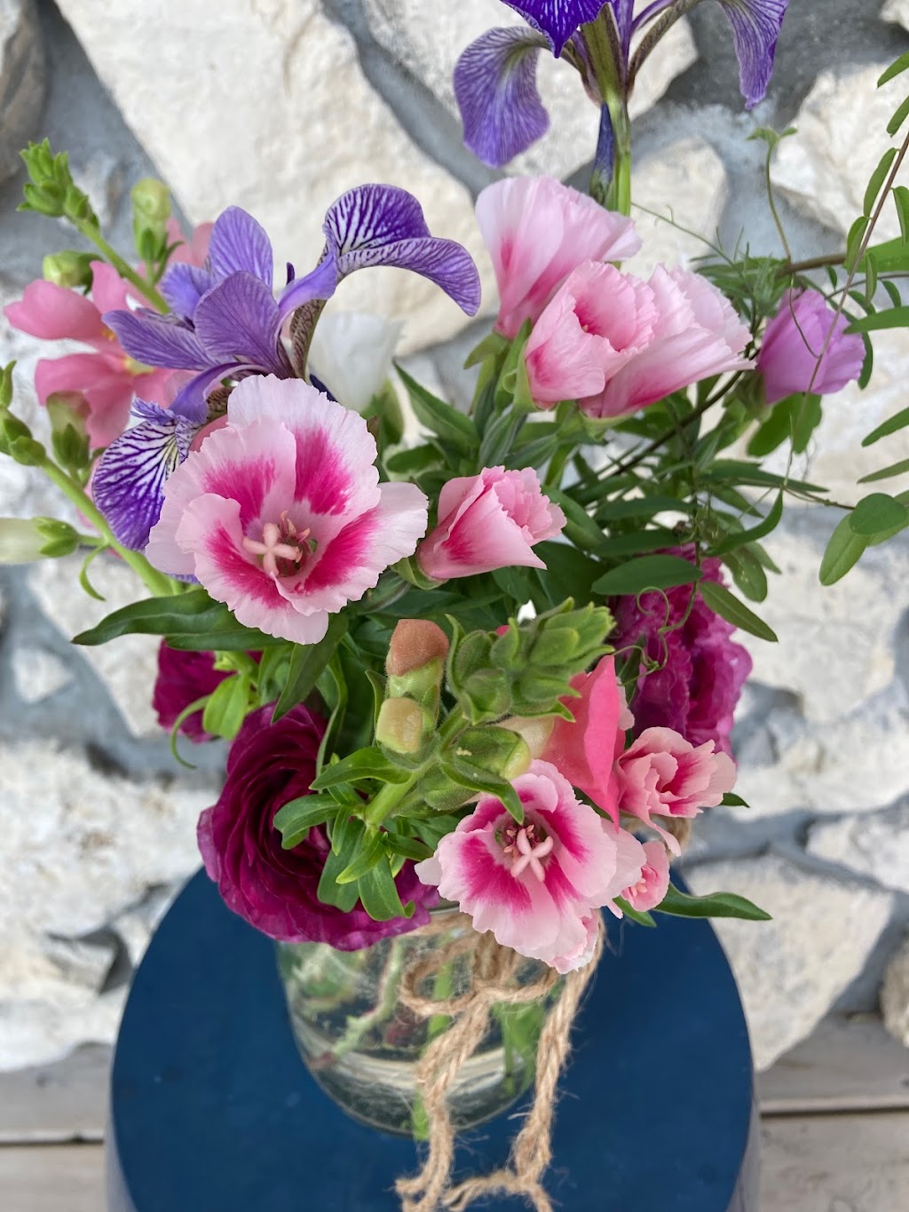 Farmyard Flowers | 1 Railway Ave, Broad Valley, MB R0C 0K0, Canada | Phone: (204) 308-0018