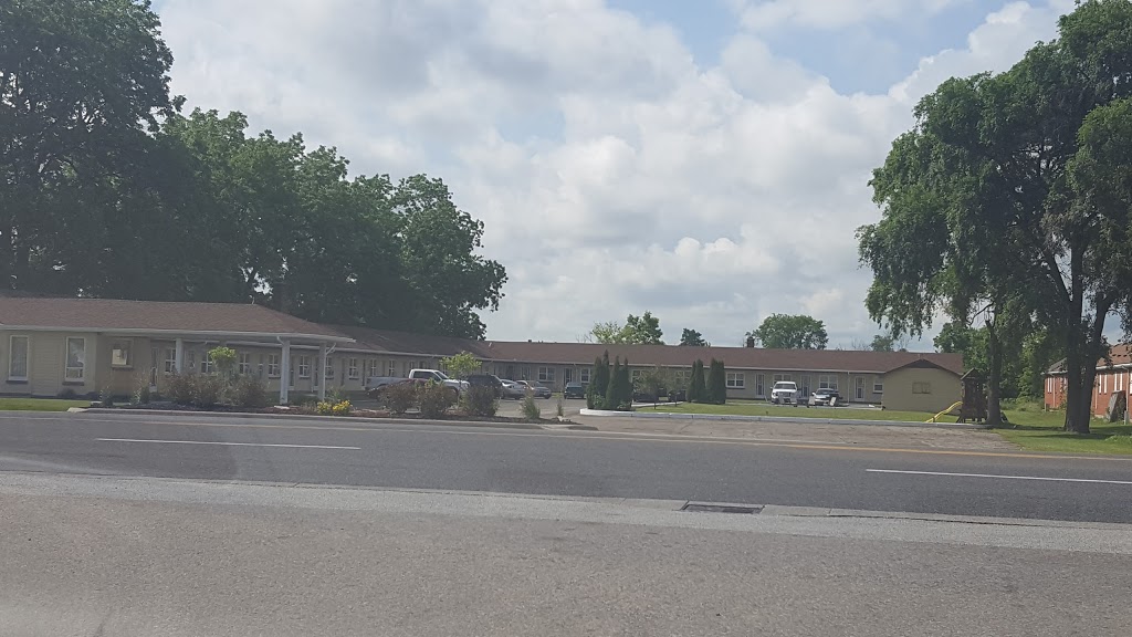 Faulds Motel Sarnia | 1675 London Line, Sarnia, ON N7W 1B1, Canada | Phone: (519) 542-5566