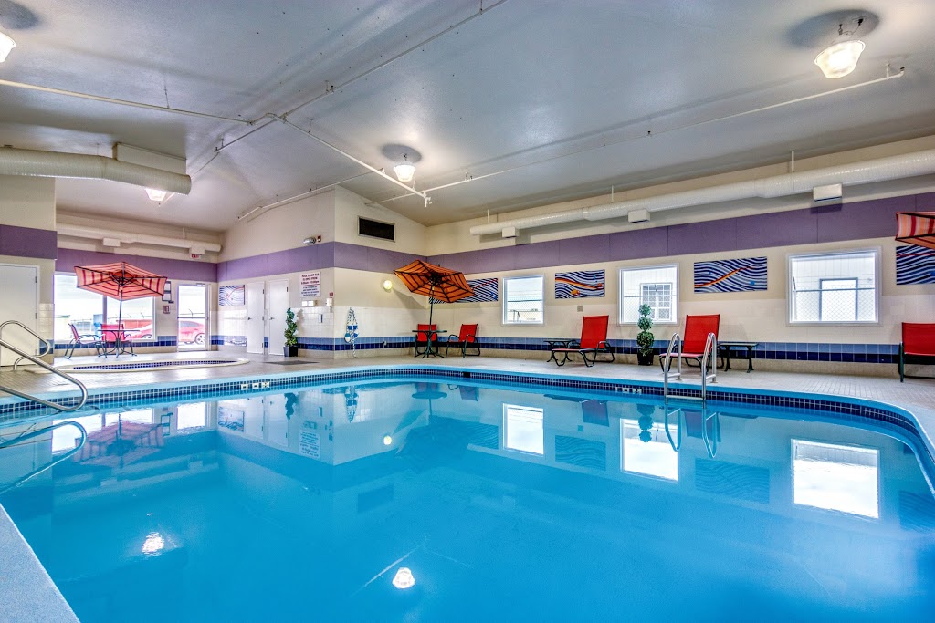 Motel 6 Saskatoon SK | 231 Marquis Dr, Saskatoon, SK S7R 1B7, Canada | Phone: (306) 665-6688