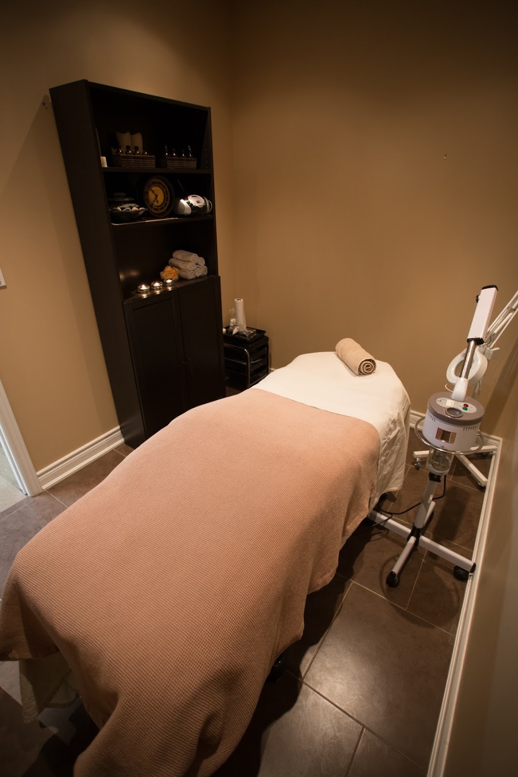 Santos Hair Studio | 3687 10 Sideroad, Bradford, ON L3Z 2A5, Canada | Phone: (905) 775-3500