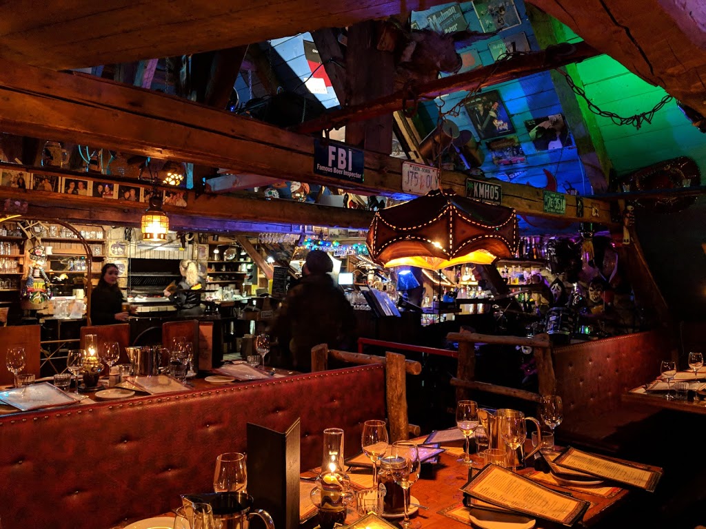 La Maison du Bootlegger | 110 Rang du Ruisseau des Frenes, La Malbaie, QC G5A 2C8, Canada | Phone: (418) 439-3711