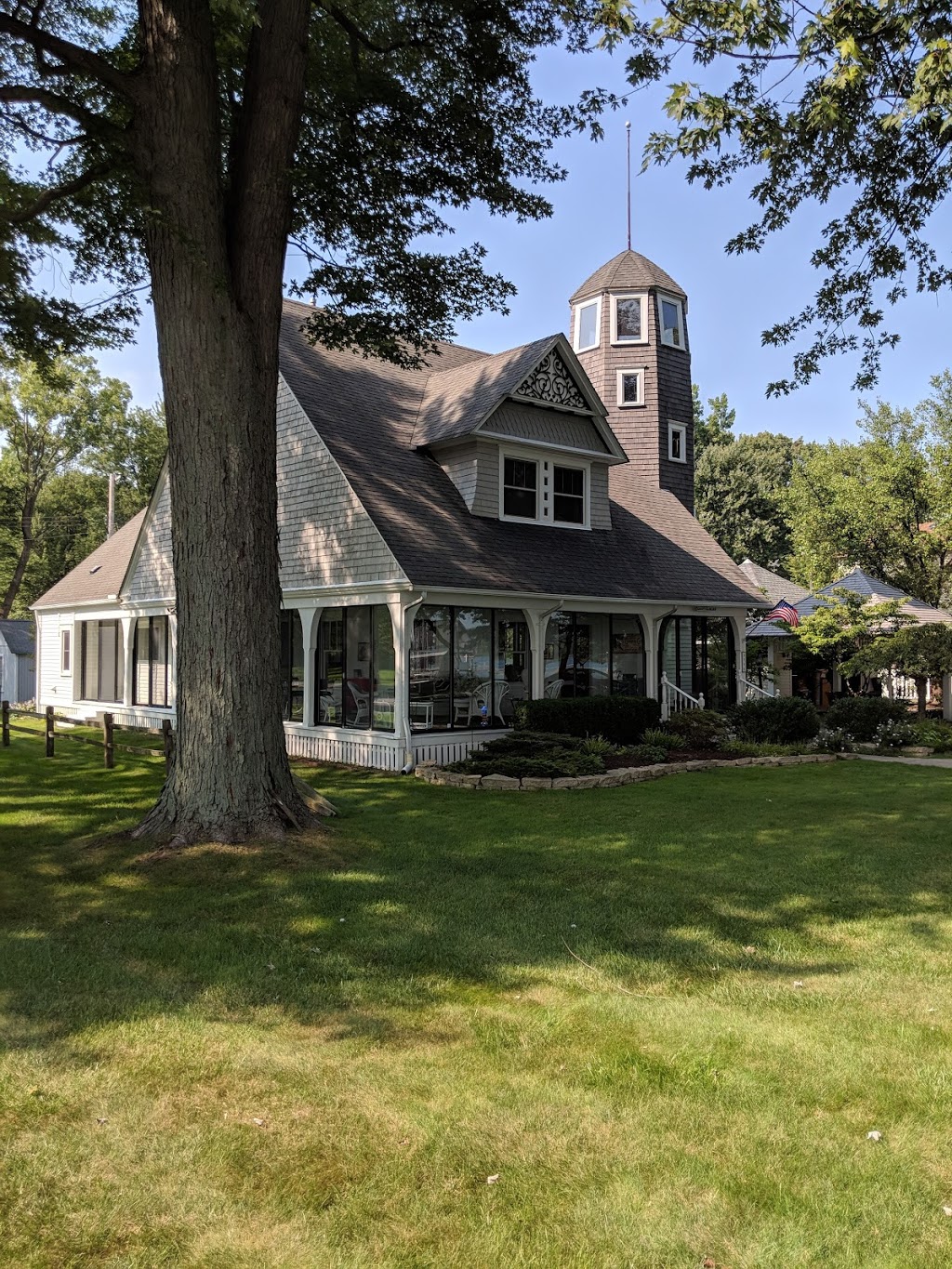 Maple Leaf | 3532 S Channel Dr, Harsens Island, MI 48028, USA | Phone: (810) 748-3676