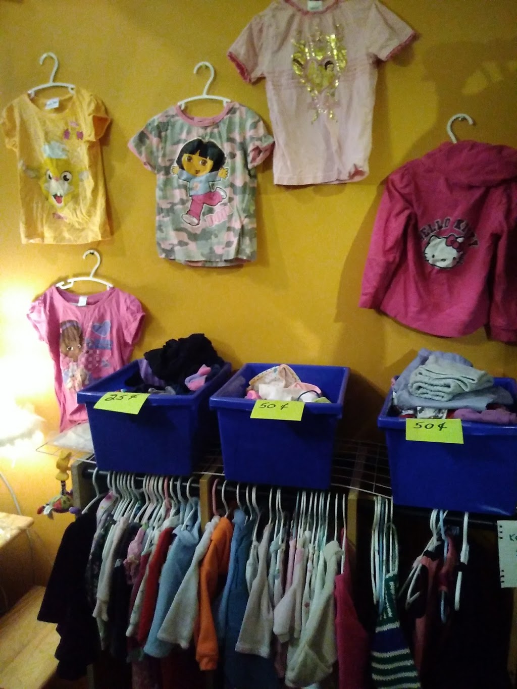 Friperie Quatres Saisons | 2763 Chemin Ste Marie, Mascouche, QC J7K 1N2, Canada | Phone: (450) 474-4446