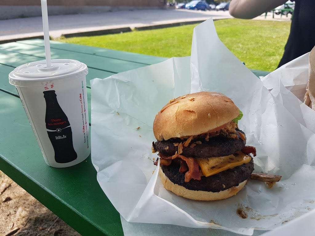 Shamrock Burgers | 6109 Kingston Rd, Scarborough, ON M1C 1K5, Canada | Phone: (416) 282-0121