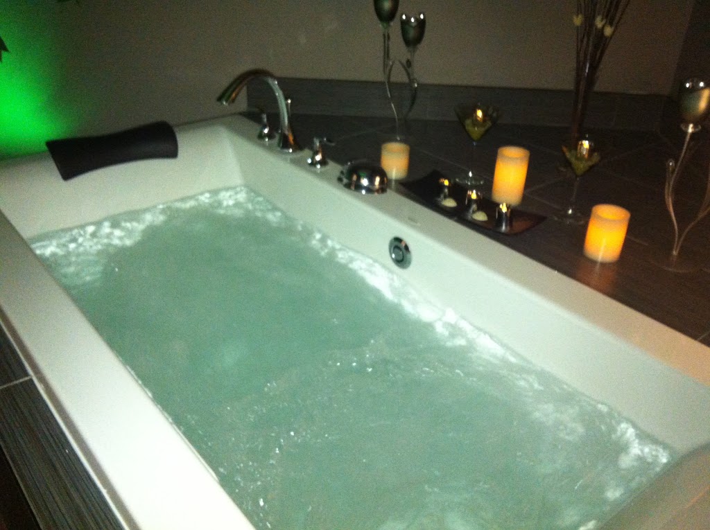 Aqua Tan Spa | 430 Boulevard Harwood, Vaudreuil-Dorion, QC J7V 7H4, Canada | Phone: (514) 377-5375