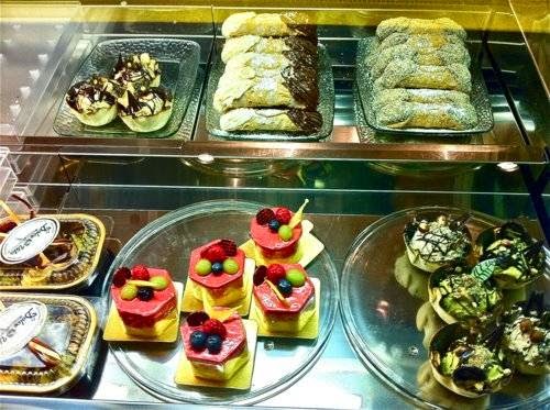 La Dolce Vita gelato cafe shop | 3776 Bd Saint-Charles N, Kirkland, QC H9H 3C3, Canada | Phone: (514) 695-3212